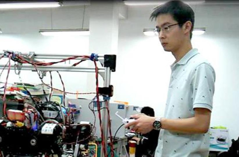 宇树王兴兴给高考生的报考建议火了！网友：说得很实在