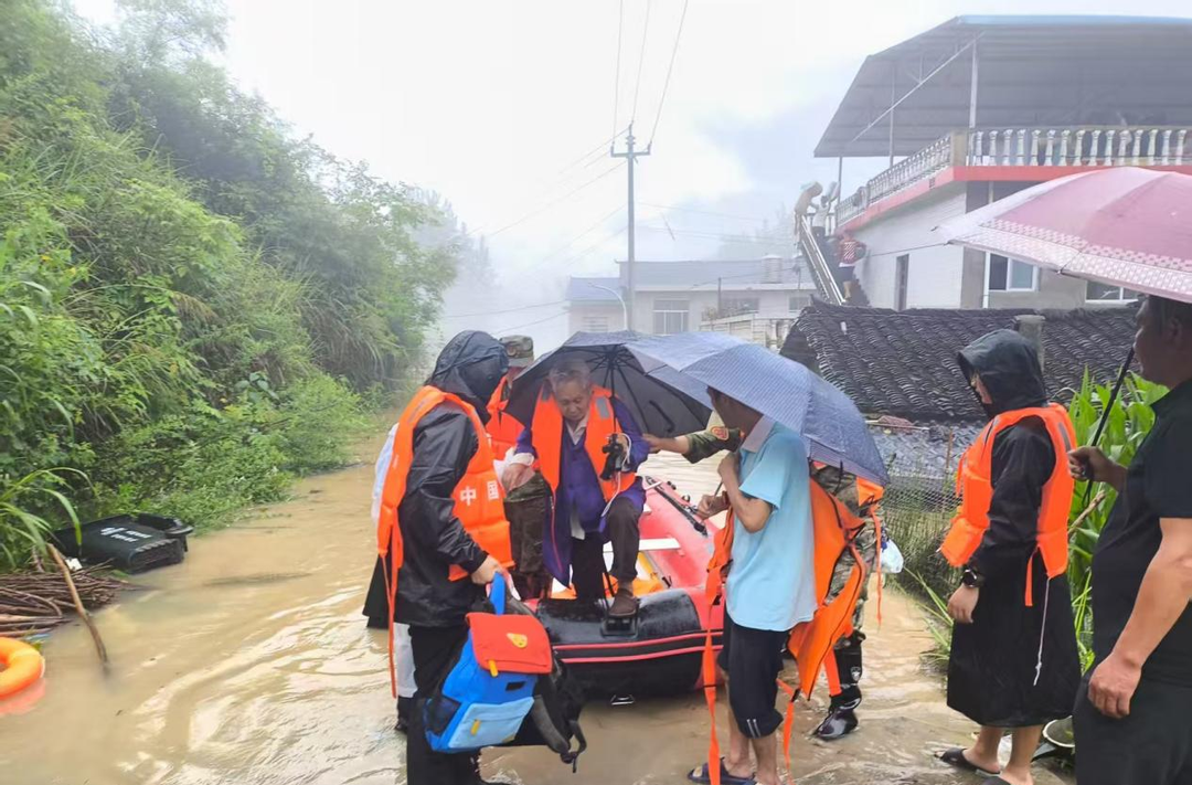 此轮降雨已累计转移近13万人——转移避险，是避免人员伤亡有效措施