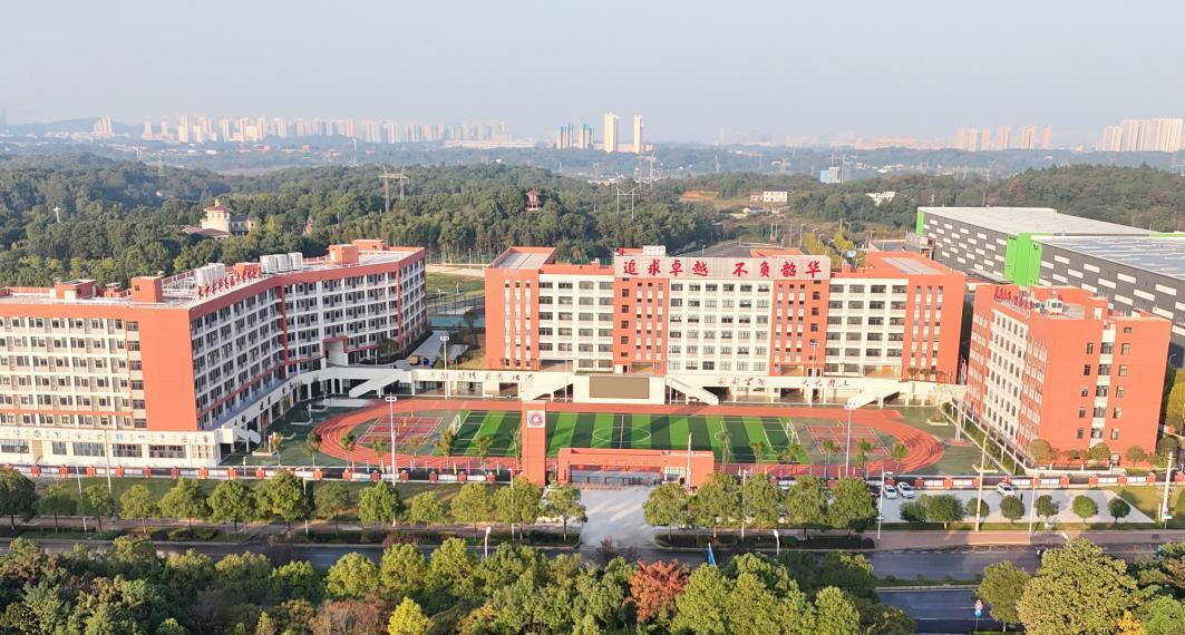 卓华高复：以爱为翼 以专业为舟 护航复读学子逐梦高考苍穹