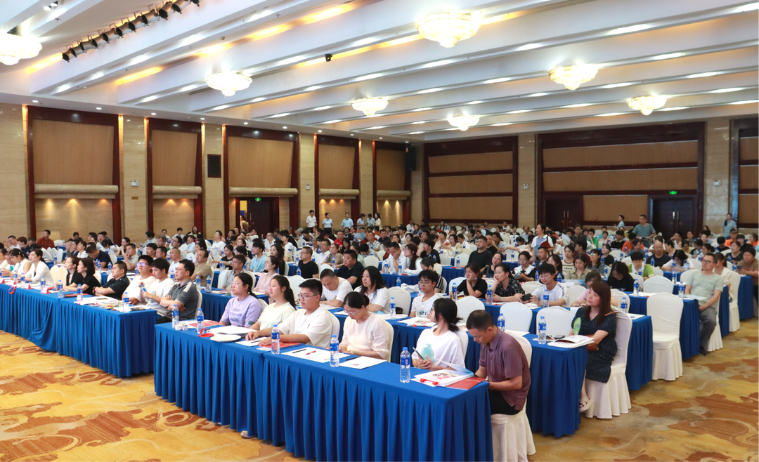 爱尔眼科株洲地区“一城四院”举行2025高考志愿填报公益讲座，智汇赋能学子“睛”彩未来
