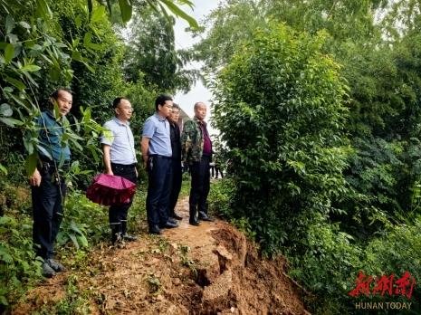 争分夺秒，17人提前安全撤离——新化县桑梓镇成功避开滑坡险情