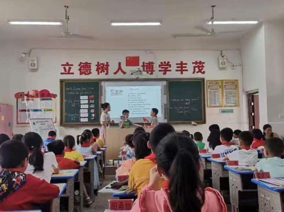 凌媛：春風化雨十七載 匠心育人守初心