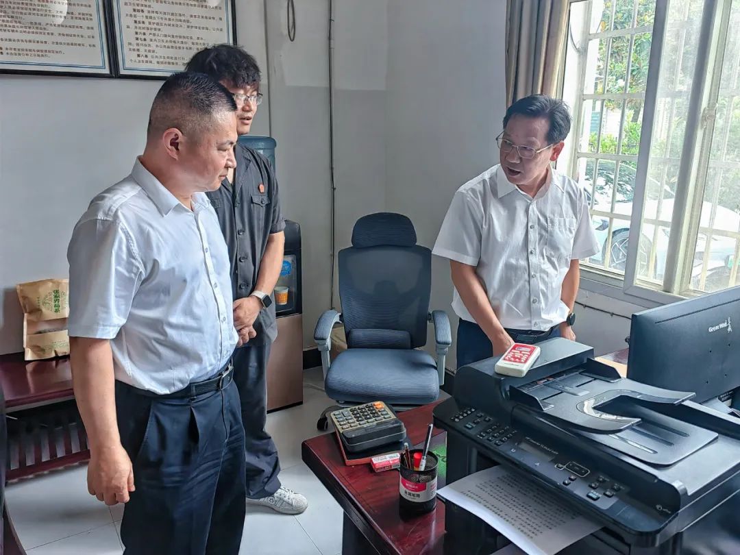 张家界中院调研永定区综治中心及基层法庭工作
