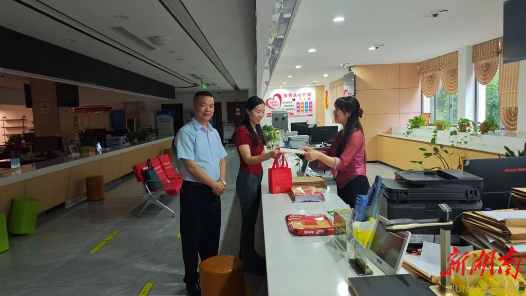 绥宁县自然资源局：延时服务不打烊，企业抵押业务高效办