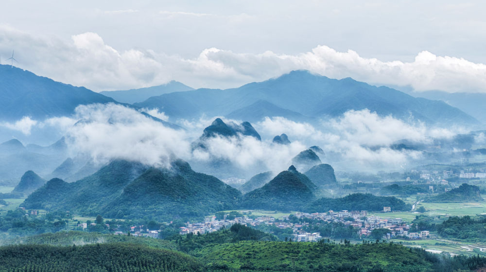 云雾缭绕 水墨江山
