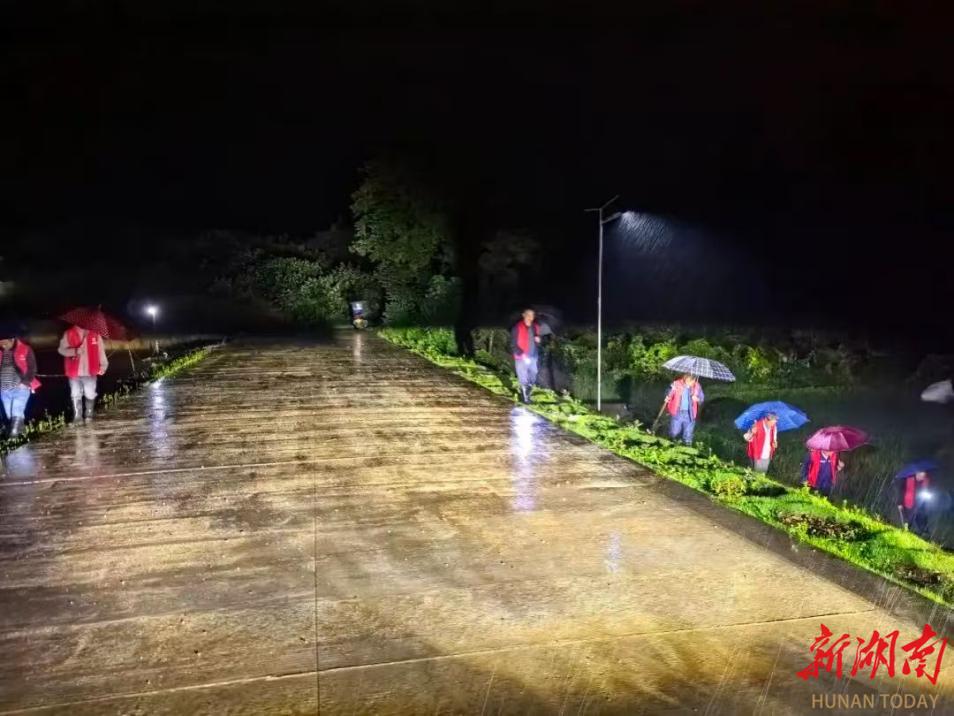 心系防汛抗灾 守护百姓家园——汉寿县2000多名四级人大代表战洪魔纪实