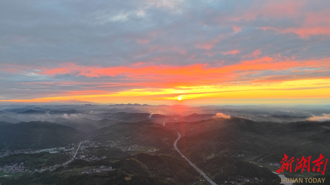 【大美鹤城】鹤城区：暴雨初歇 天空现绝美晚霞画卷