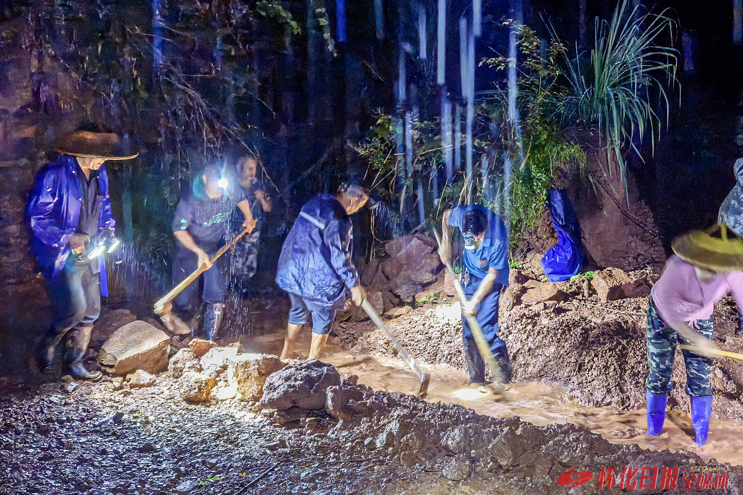 風雨無阻志更堅——懷化迎戰(zhàn)強降雨一線速寫