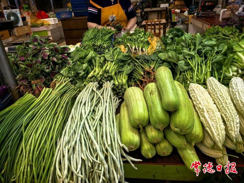 夏季时蔬争“鲜” 上市