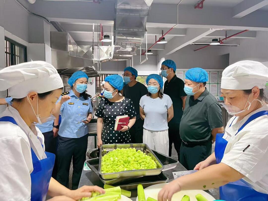 澧县锦绣翊武幼儿园迎接食堂食品安全检查