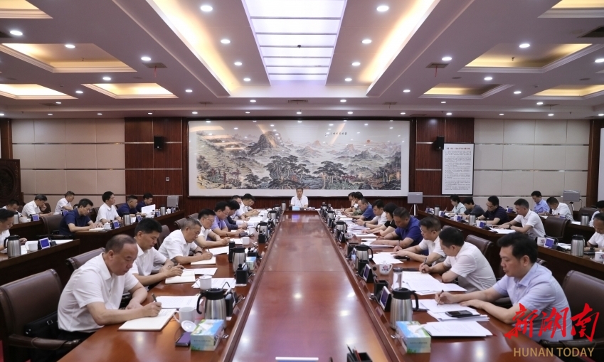 曾超群主持娄底市委理论学习中心组2025年第七次集体学习