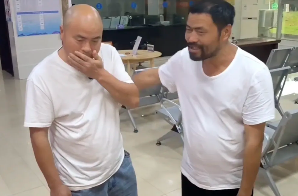 想出门赚点钱结果走失8年，男子在长沙与家人重聚
