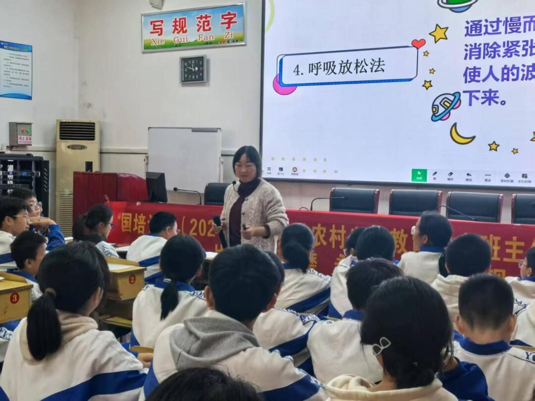 周春梅：校内是“老师” 校外是“妈妈”