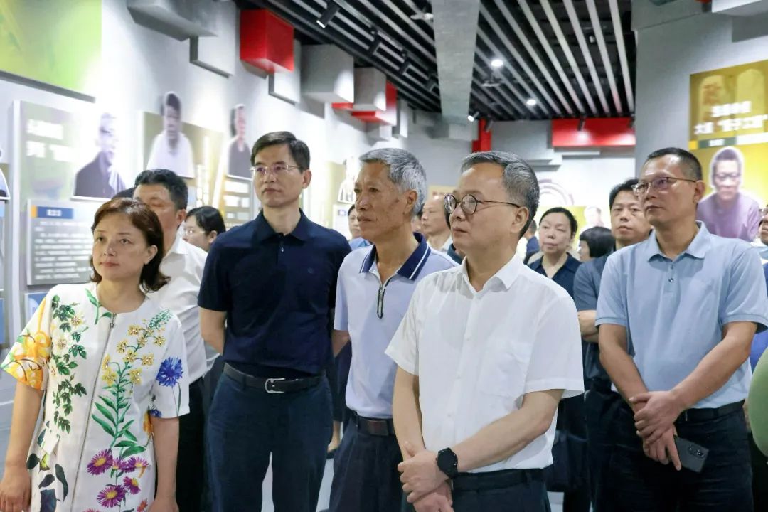 省人大常委會機關(guān)干部赴長沙市廉政警示教育基地開展警示教育活動
