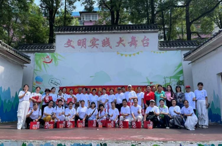 荷塘区月塘街道举办“同心筑梦，月你同行”志愿者生日会​
