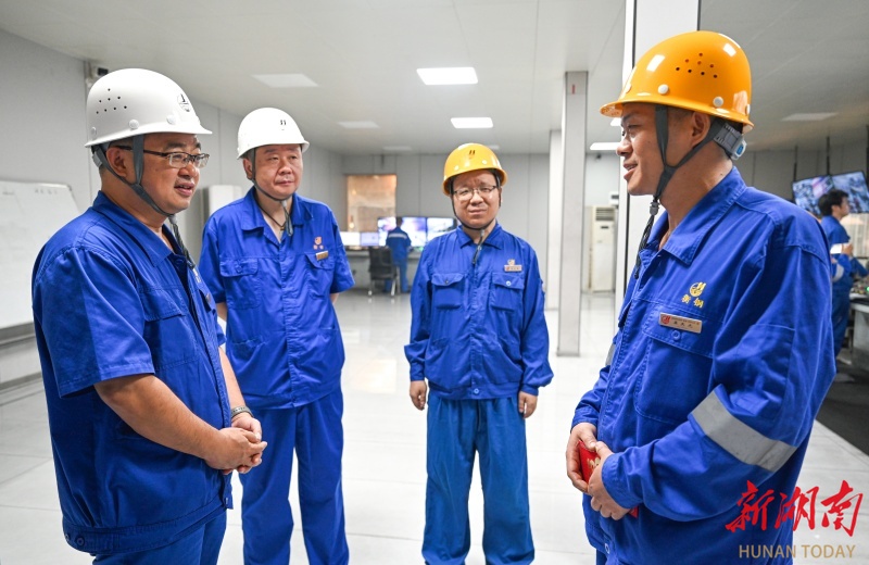 衡鋼慰問(wèn)先進(jìn)黨員、老黨員和困難黨員