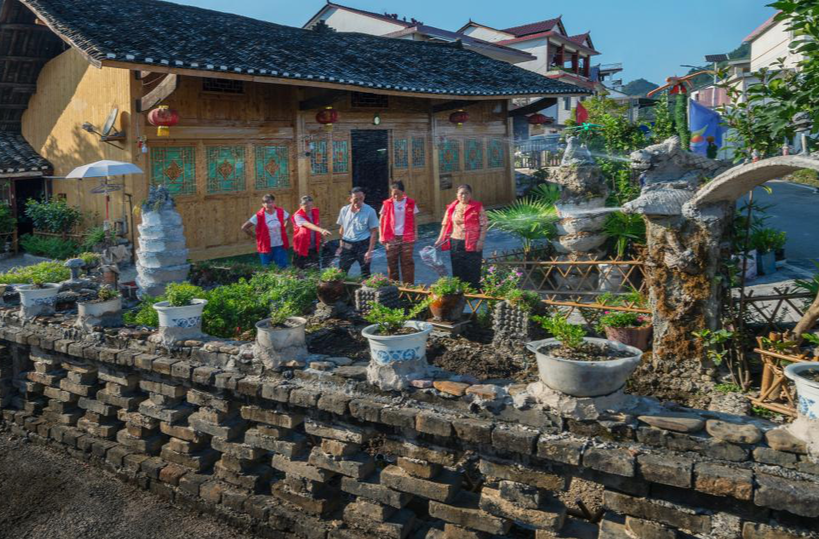 保靖县甘溪村：党建为笔，共绘乡村教育“金凤凰”