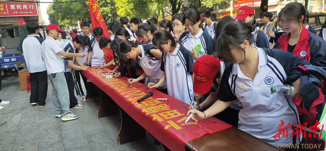 六亩塘街道开展第38个国际禁毒日主题宣传活动