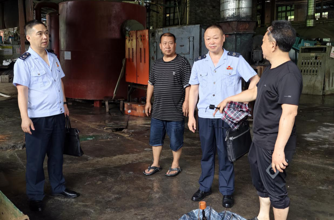 龙山县税务局“三线作战”书写抗洪救灾税务担当