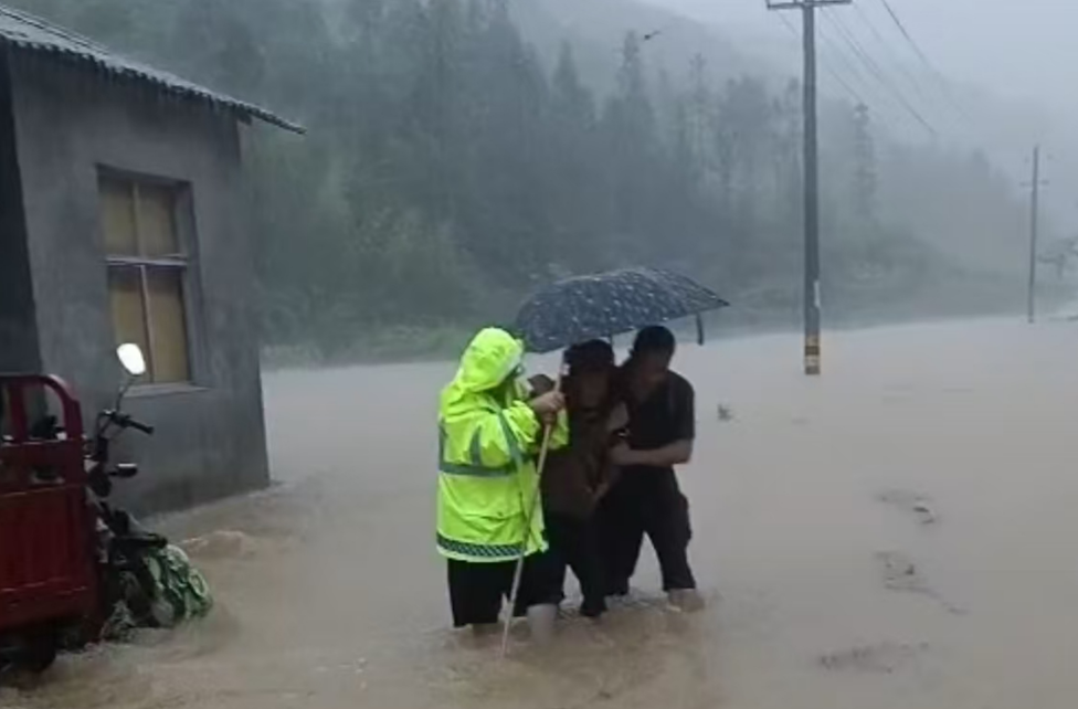 风雨一线写担当——龙山县抗洪救灾中的政协力量