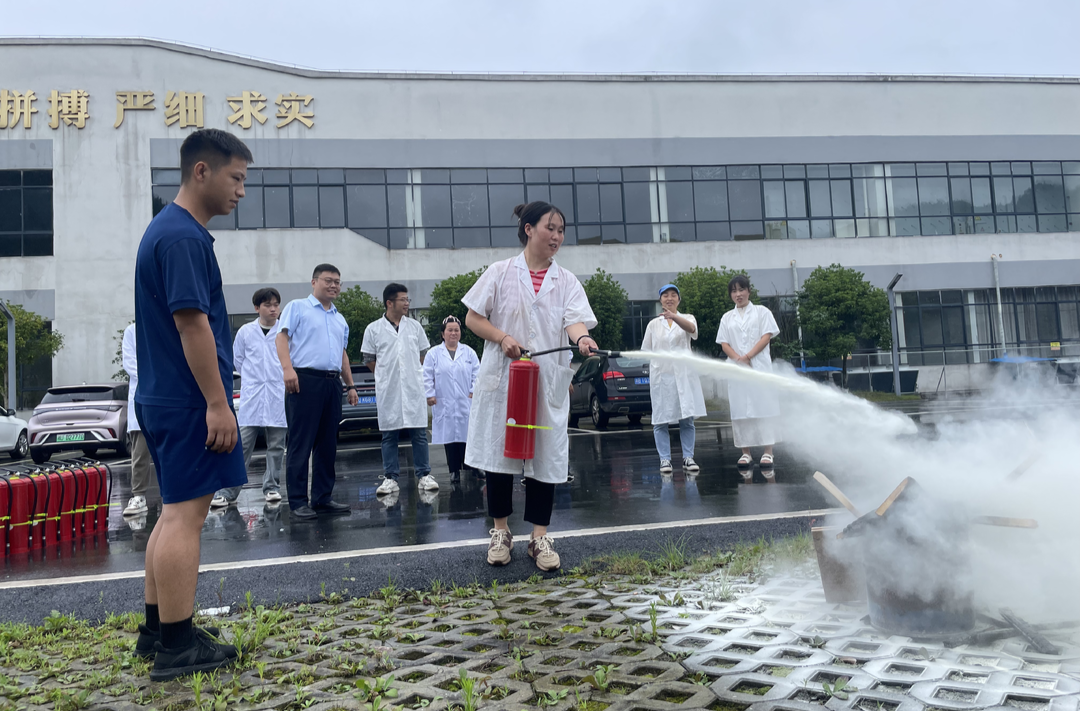 保靖：消防演练进企业 筑牢安全“防火墙”