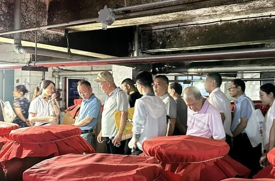 “德酒寻根 匠心同行”首届德酒老友沙龙暨德山老酒寻访复评鉴定会举行