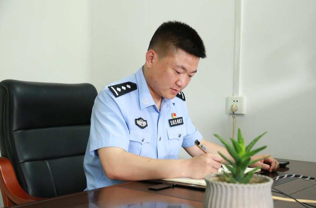 点赞！硬核所长⑤丨王云鹤：“跨界”从警，如何打造出连年获“先进”的队伍？