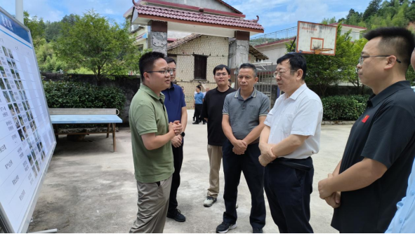 刘群赴兰洞村调研指导灾后重建和防汛工作