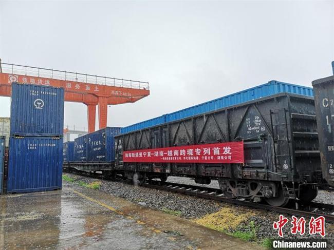 2,500-tonne PVC Transported to Vietnam via Hunan's Huaihua