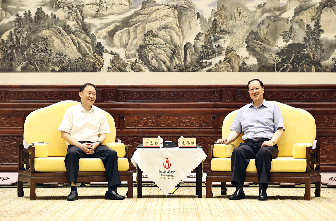 省政府与中国电子举行工作会谈 毛伟明李立功出席