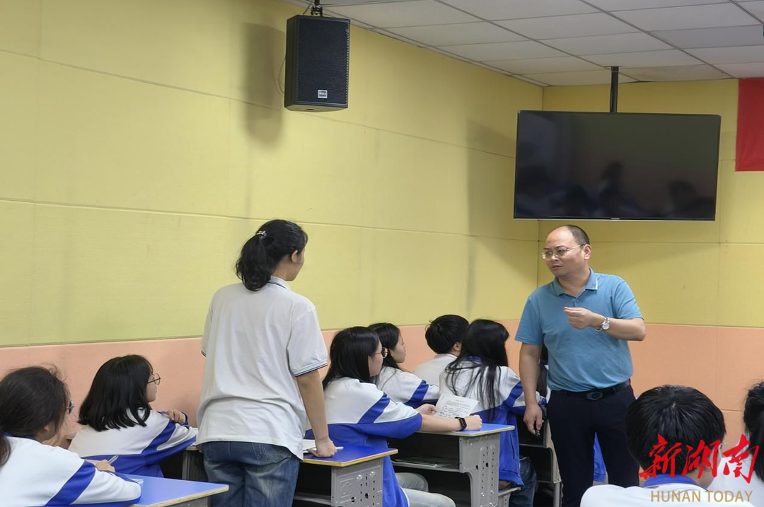 最美教师丨吴向泽：以领跑之姿，助力青年教师茁壮成长