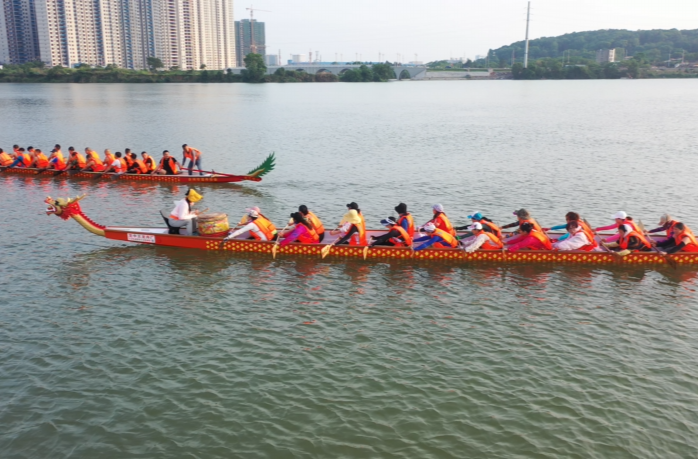 龍之舟——觀故鄉(xiāng)溆浦龍舟賽后的沉思與呈詩