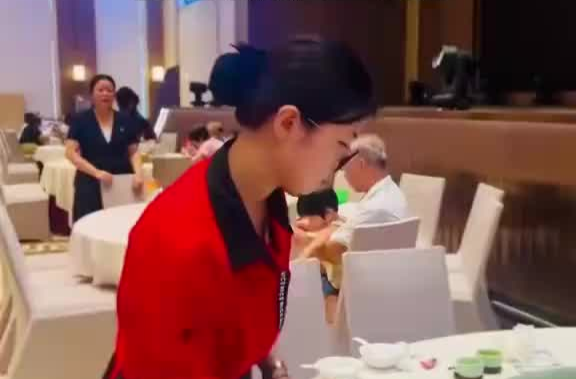 高考放榜日她在酒楼打工？查分600+后，她选择……