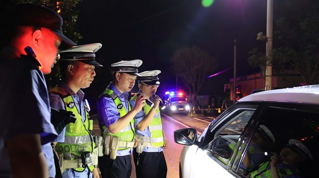 衡山县：警灯闪烁夜查忙，守护平安不止步