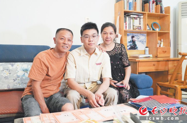 长沙伢子高考671分，母亲却说“不需要他很辉煌”，背后的故事让人心疼又敬佩