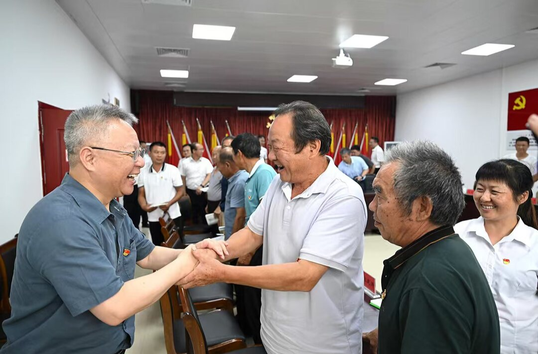 沈晓明赴株洲开展“七一”走访慰问并为基层党支部讲党课