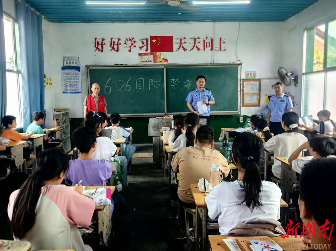 谭桥司法所禁毒宣传活动进学校进社区