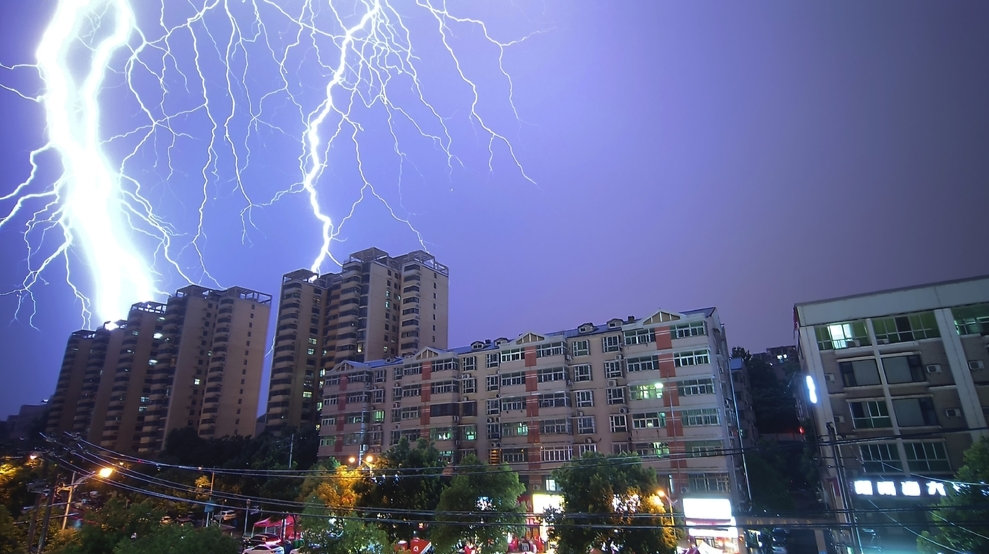 长沙雨夜，捕捉到银色闪电