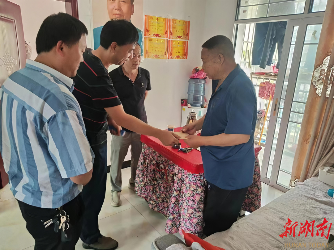 涟源市供销社开展老党员慰问走访活动