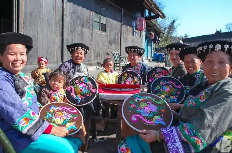 一針一線繡山河，花垣縣發(fā)布非遺宣傳曲《阿妹的銀針》