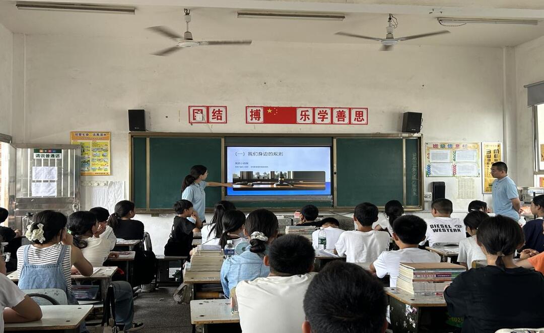 常德市鼎城区许家桥中学：法律护航青春 共建美好校园