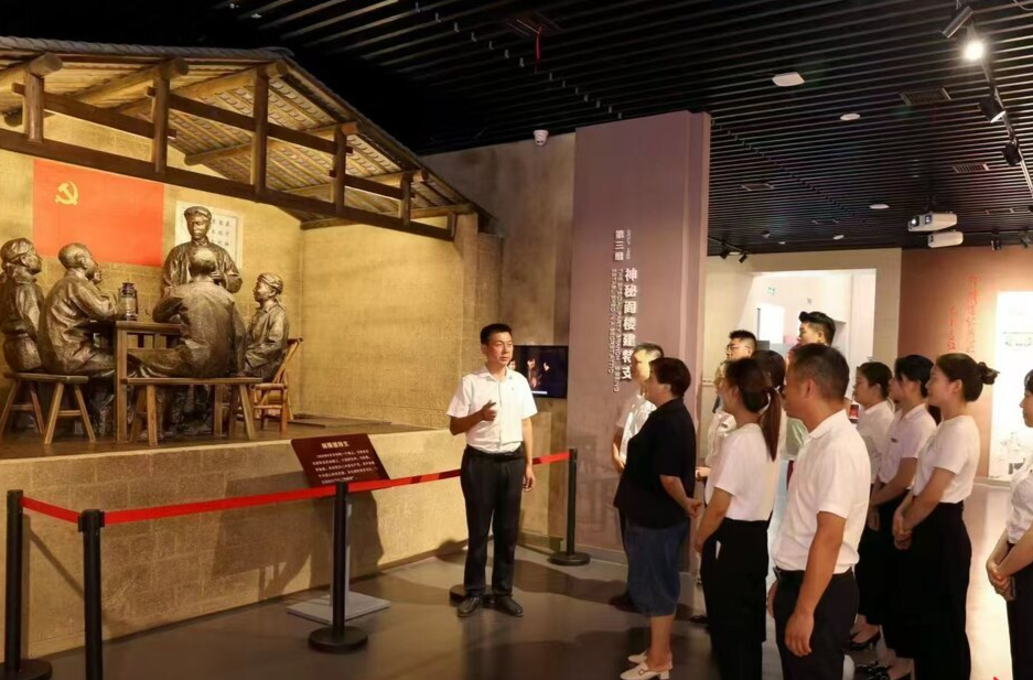 湖南日?qǐng)?bào)特稿丨閣樓之光閃耀百年——韶山村堅(jiān)持黨建引領(lǐng)探索跨越發(fā)展之路