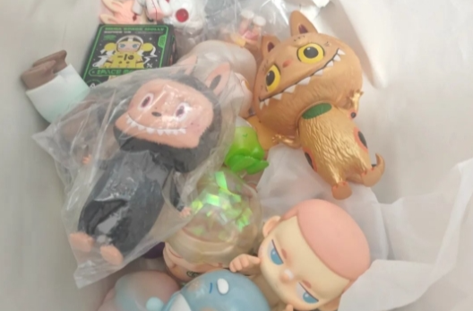 直播间LABUBU盲盒只卖20元？原来是10元一斤收购的
