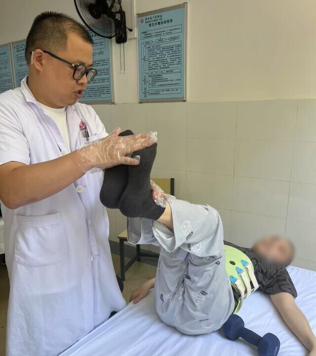 医生提醒：摘果子要小心！高空坠落莫大意