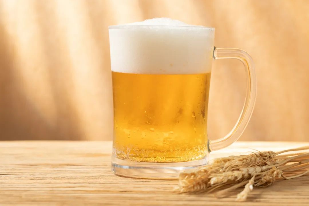 新研究将啤酒酵母变成智能药物的“微型工厂”