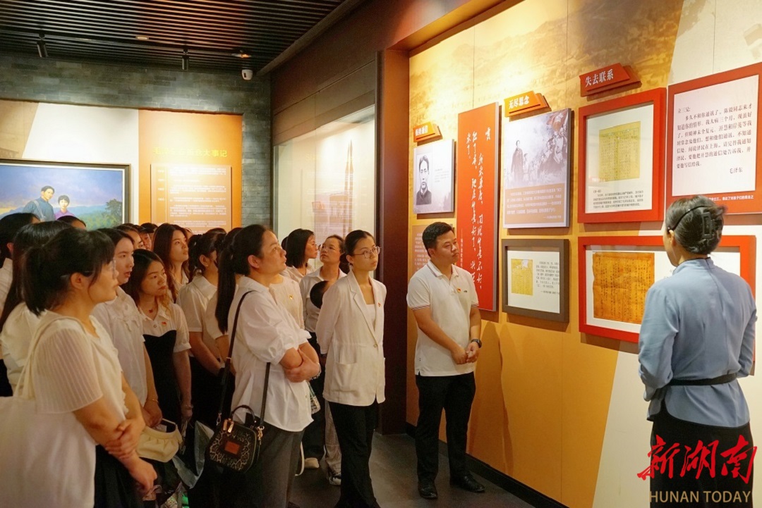 寧鄉(xiāng)市南雅藍(lán)月谷學(xué)校黨支部開展“傳承紅色基因 凝聚奮進(jìn)力量”主題黨日活動(dòng)