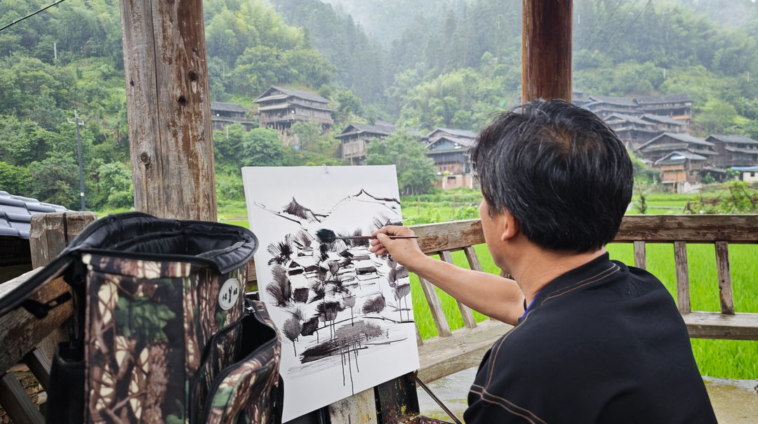 50余名艺术家齐聚靖州地笋苗寨，绘就“花衣苗”风情画卷