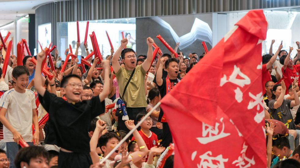 江苏南通：“第二现场”观赛区 城市“全域”看“苏超”