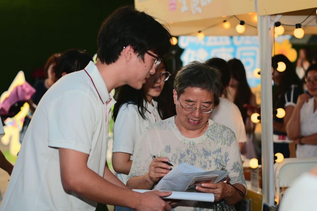 ?當(dāng)心理關(guān)懷邂逅中醫(yī)養(yǎng)生  長沙民政職業(yè)技術(shù)學(xué)院志愿者夜市架起“愛老連心橋”