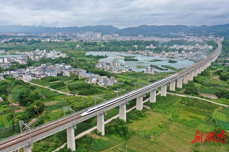全国铁路实行新的列车运行图